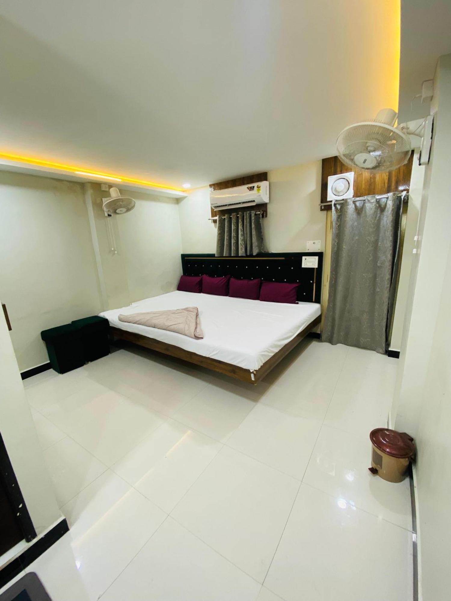 Hotel Super Palace Ujjain Ngoại thất bức ảnh
